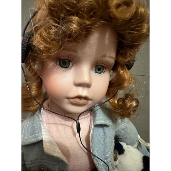 Vintage RCA Baby’s Dream Collection Porcelain Doll with Dog and Headphones 18” - Picture 12 of 13